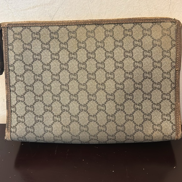 Gucci plus clutch GUVC! Comes with Gucci plus COA!! - Picture 2 of 10